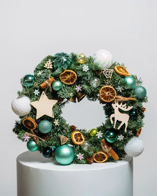Christmas wreath Green lights delivery in Dubai