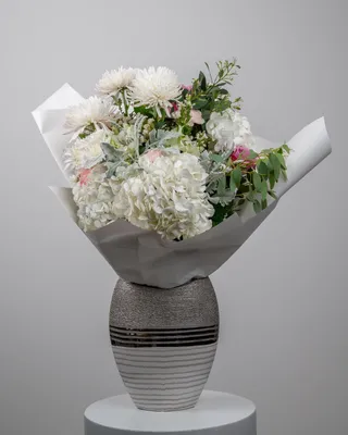 Vase arrangement Fondness delivery in Dubai