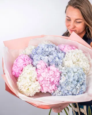 Hydrangea bouquet Sands of Bloom delivery in Dubai