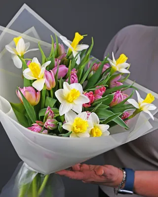 Tulips bouquet Spring Serenade delivery in Dubai