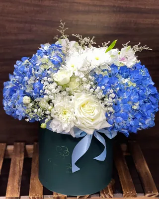 Box arrangement White-blue mix delivery in Dubai