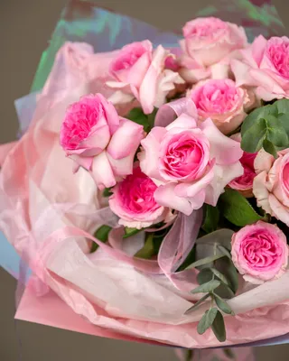 Розовый монобукет Fantasy Fiesta