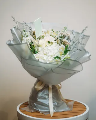 Signature bouquet Snow Beauty delivery in Dubai