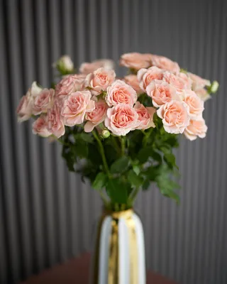 Vase arrangement Ladies Day