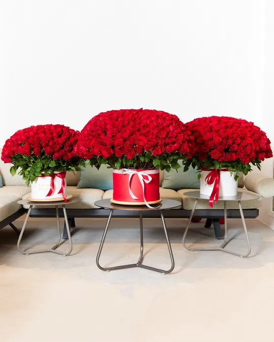 Red roses box arrangement Luxury Crimson Trio
