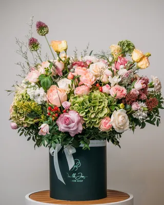 Box arrangement Blossom Feast delivery in Dubai