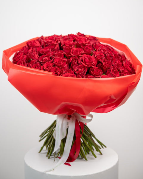 Букет из 100 красных роз Rose Magic