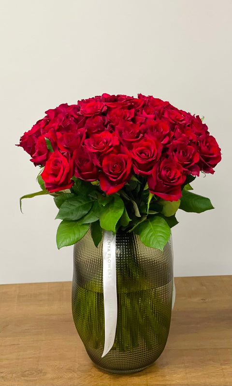 35 red roses in a vase - DJ flowers