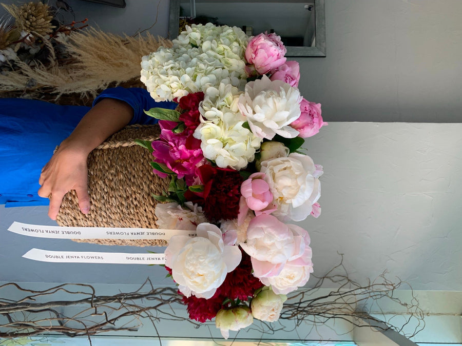 Basket arrangement Auroraflow - DJ flowers