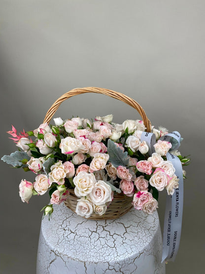 Basket arrangement Blooming Treasure - DJ flowers