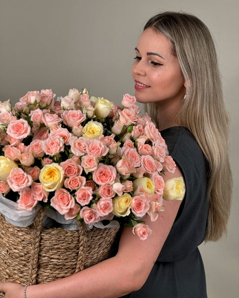 Basket arrangement Blush Blooms - DJ flowers