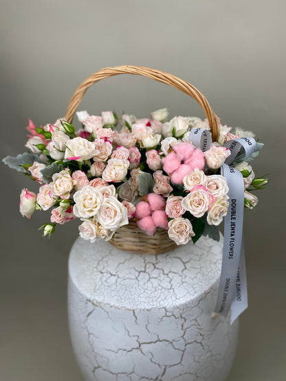 Basket arrangement Blushing Charm - DJ flowers