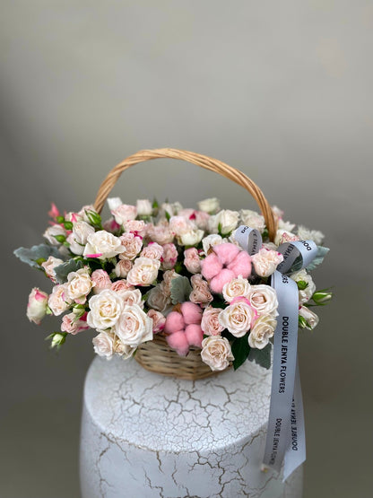 Basket arrangement Blushing Charm - DJ flowers