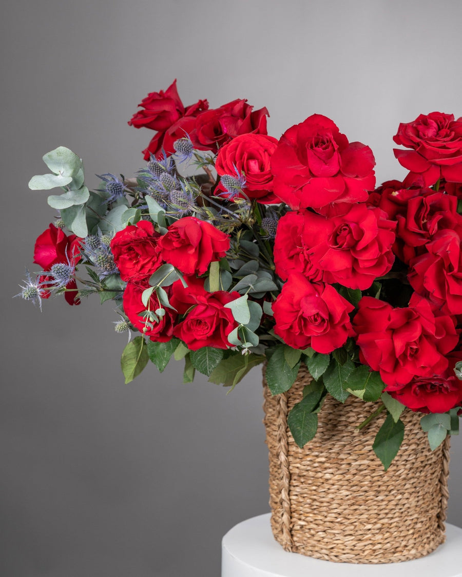 Basket arrangement Elegant Passion - DJ flowers