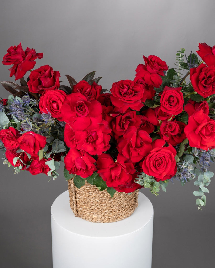 Basket arrangement Elegant Passion - DJ flowers
