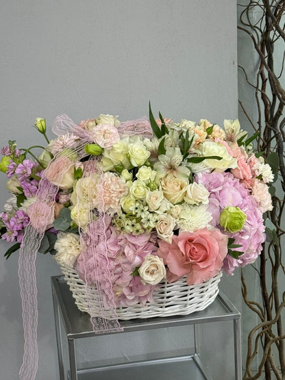 Basket arrangement Honeydew - DJ flowers