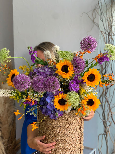 Basket arrangement Meadowlark - DJ flowers