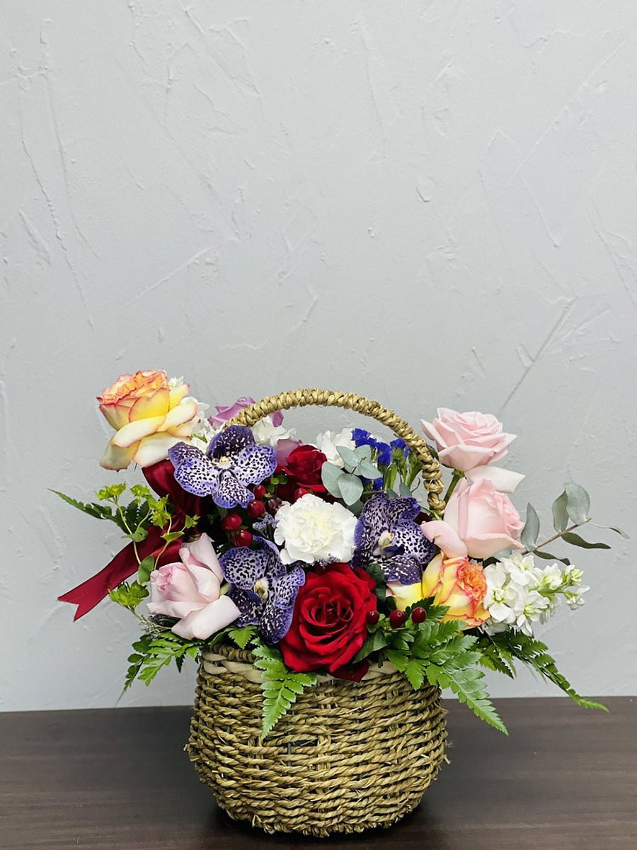 Basket arrangement Spring Touch - DJ flowers