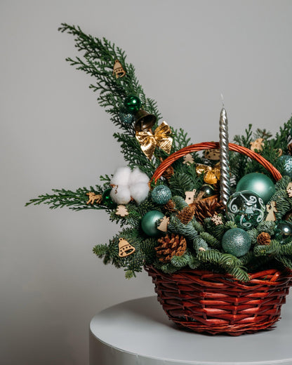 Basket Christmas arrangement Green lights - DJ flowers