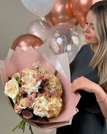 Birthday gift set Bloom and Balloon Ensemble - DJ flowers