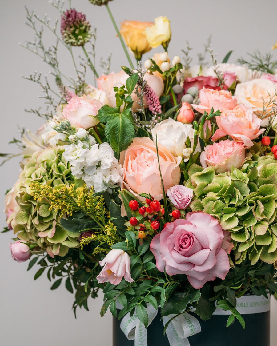 Box arrangement Blossom Feast - DJ flowers