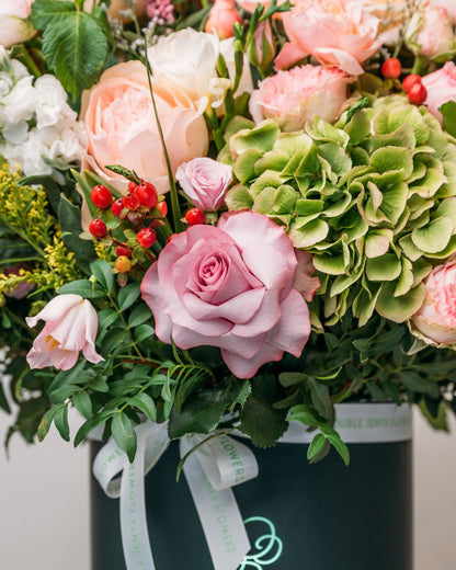 Box arrangement Blossom Feast - DJ flowers