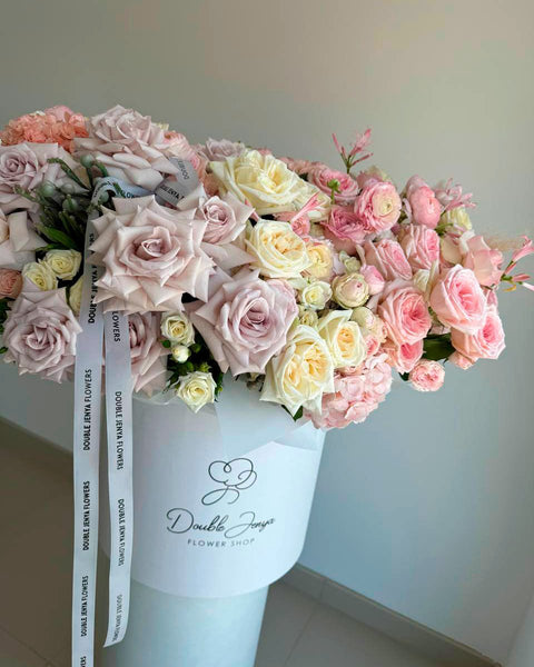 Box arrangement Delicate Reverie - DJ flowers