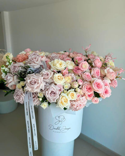 Box arrangement Delicate Reverie - DJ flowers