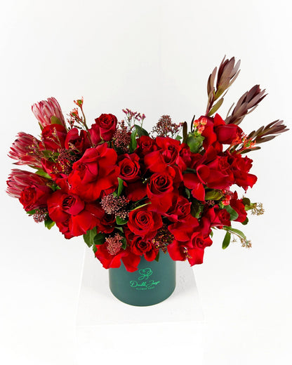 Box arrangement Shadows of red - DJ flowers