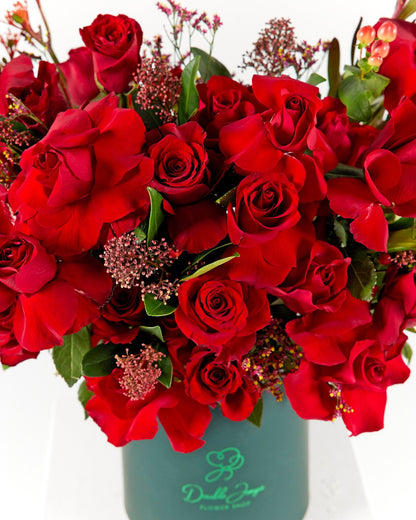 Box arrangement Shadows of red - DJ flowers