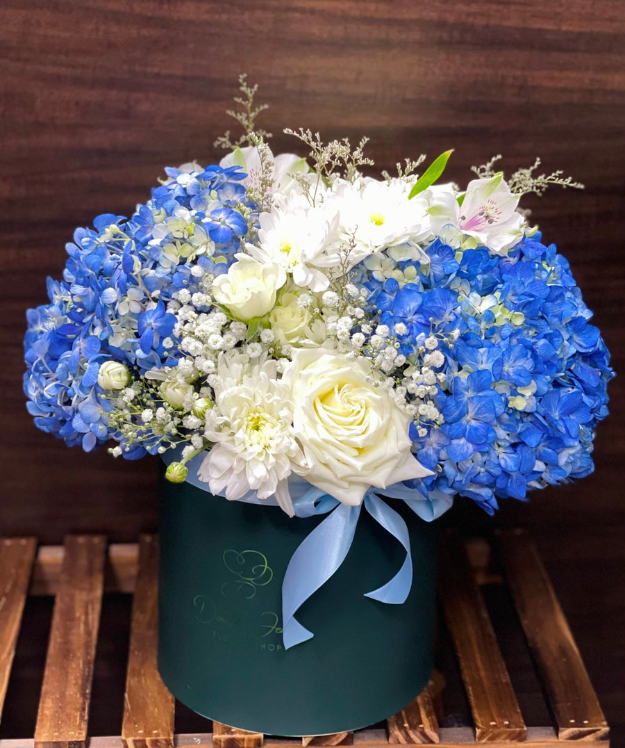 Композиция в коробке White-blue mix
