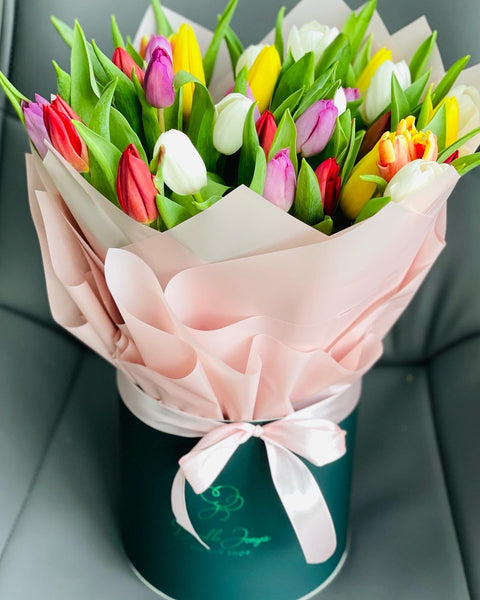 Композиция в коробке With tulips