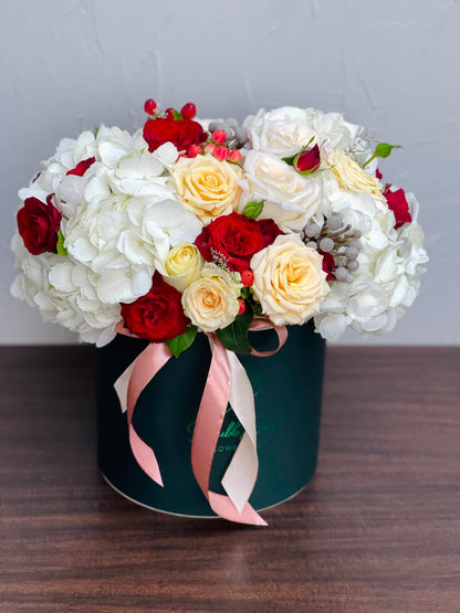 Box arrangement Wonderful - DJ flowers