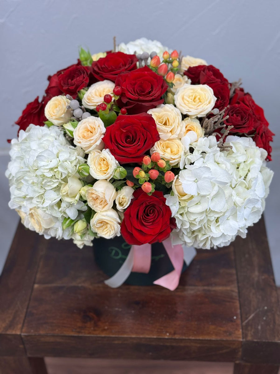 Box arrangement Wonderful - DJ flowers