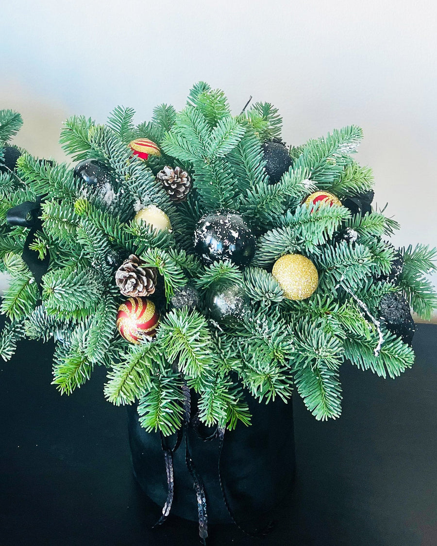 Box Christmas arrangement With attitude - DJ flowers