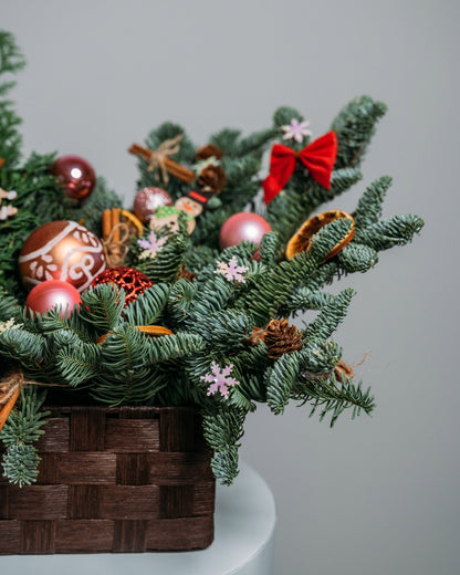 Christmas box arrangement Bright lights - DJ flowers