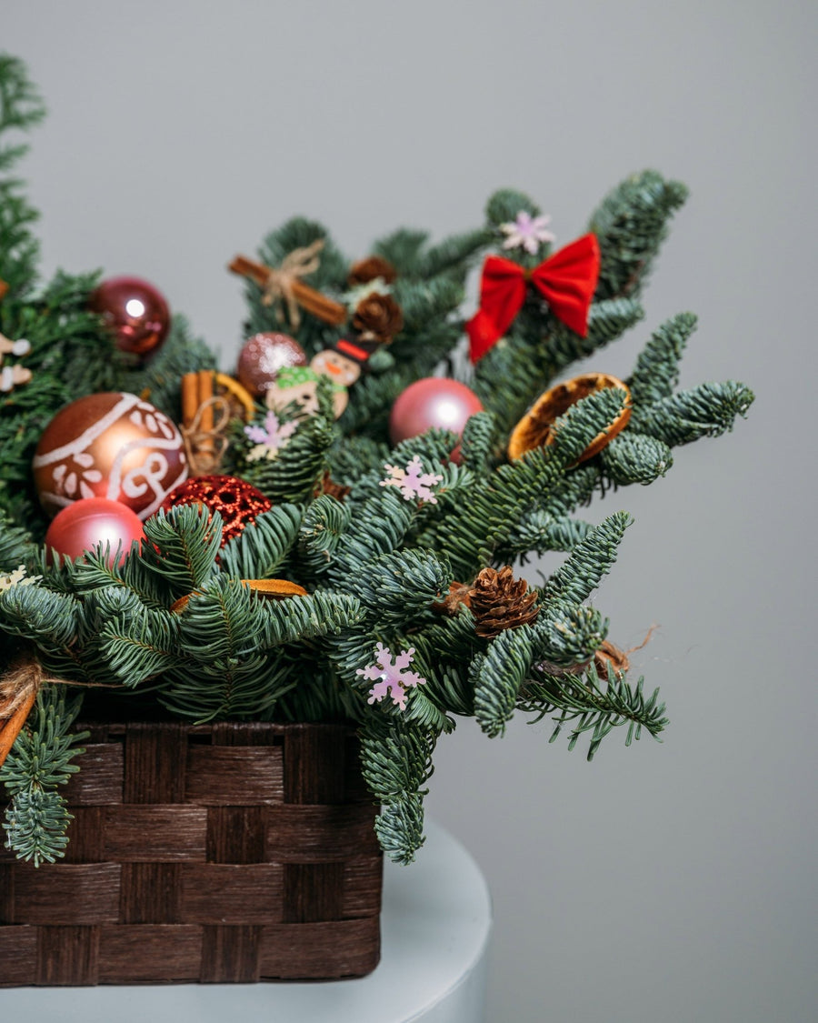 Christmas box arrangement Bright lights - DJ flowers