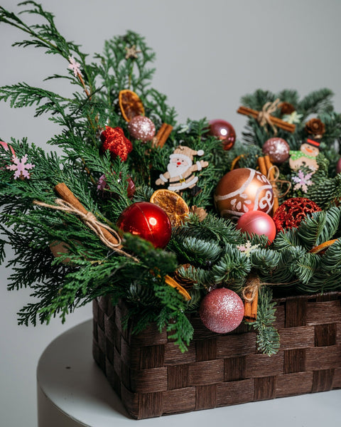 Christmas box arrangement Bright lights - DJ flowers