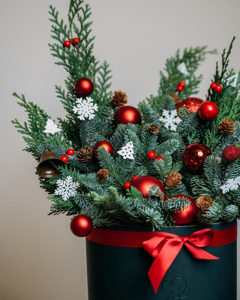 Christmas box arrangement Sparkles - DJ flowers