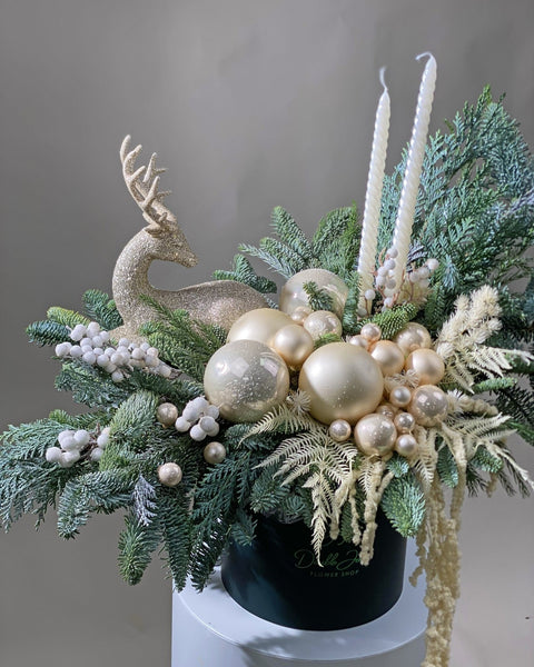 Christmas box arrangement Winter Glow - DJ flowers