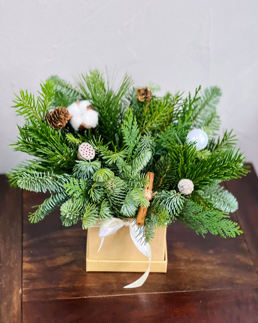 Christmas box arrangement With nature - DJ flowers