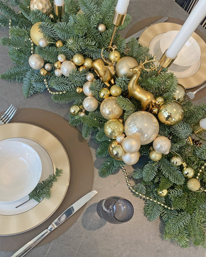 Christmas table arrangement Festive Horizon - DJ flowers