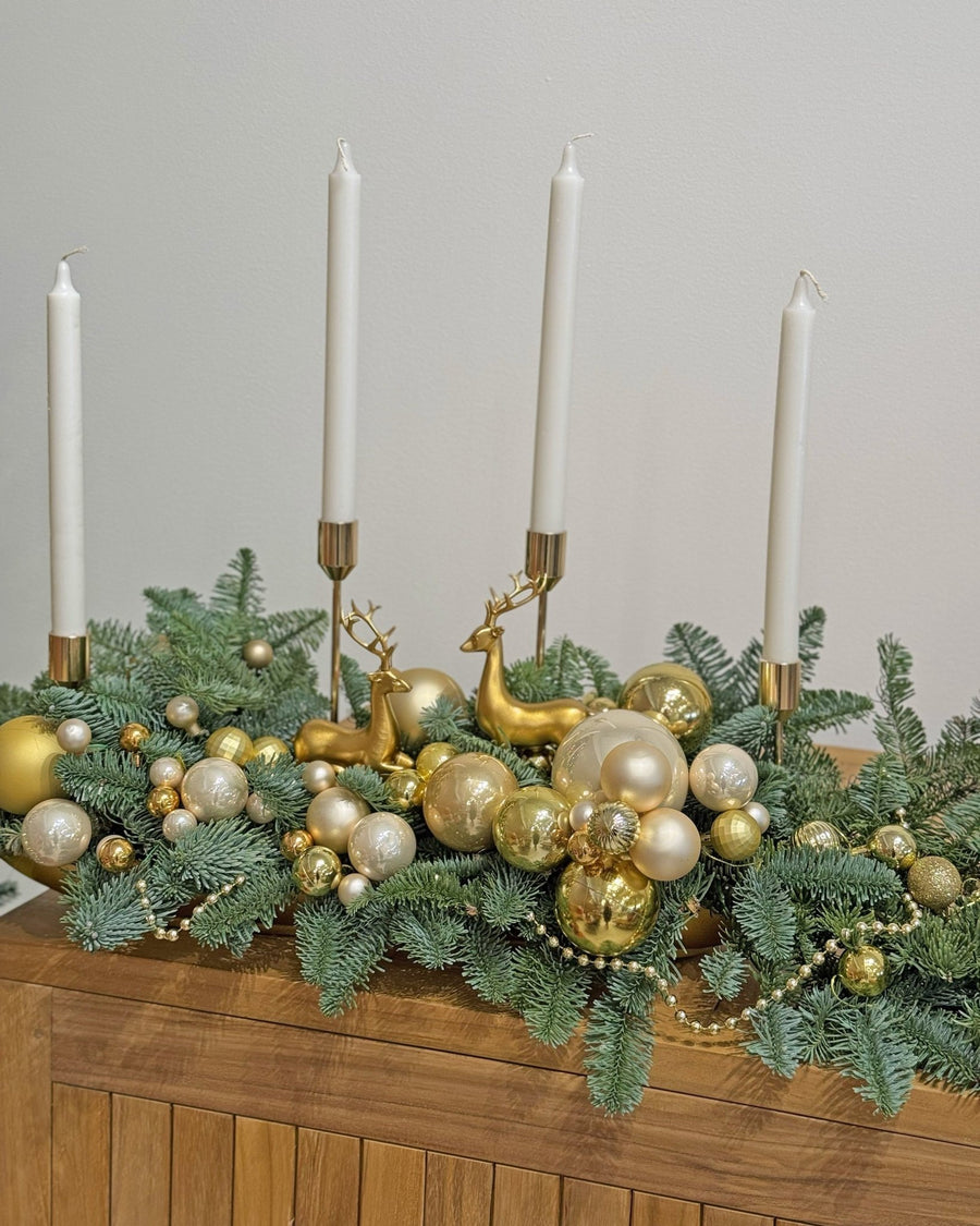 Christmas table arrangement Festive Horizon - DJ flowers