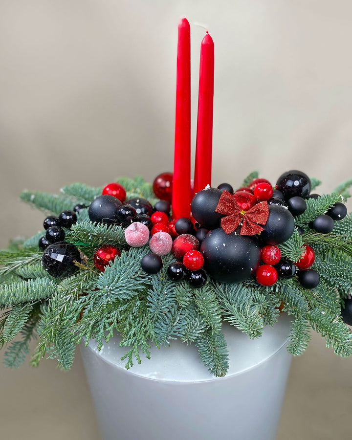 Рождественское украшение стола Red and Black Enchantment