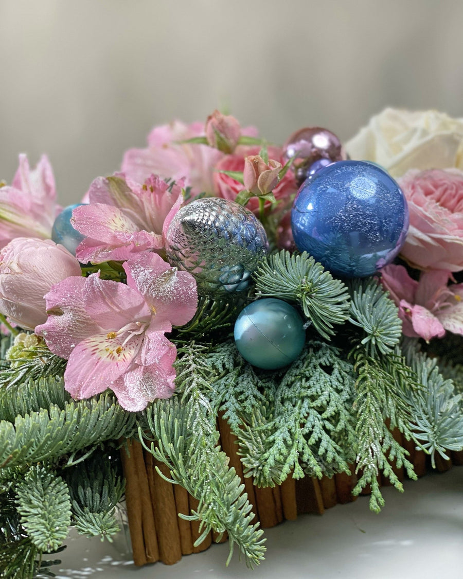 Christmas table centerpiece Winter’s Embrace - DJ flowers