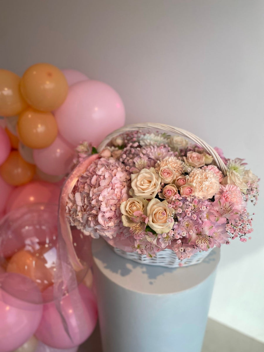 Flower basket arrangement Pink Meadow - DJ flowers