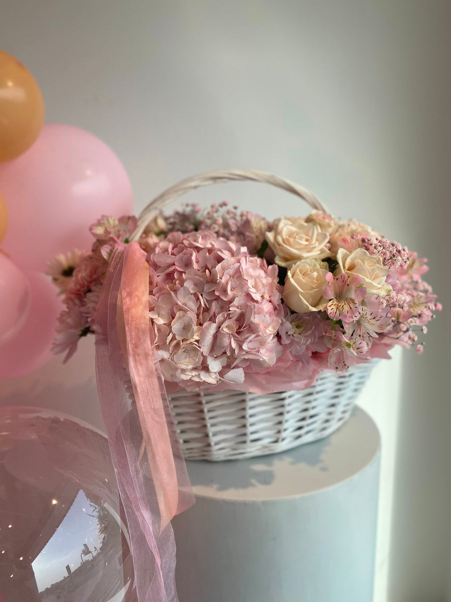 Flower basket arrangement Pink Meadow - DJ flowers