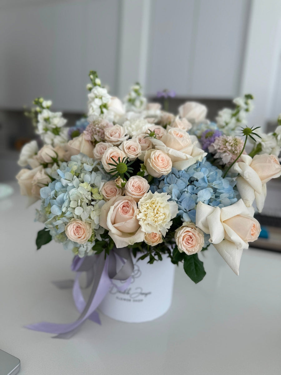 Flower box arrangement Chicory - DJ flowers