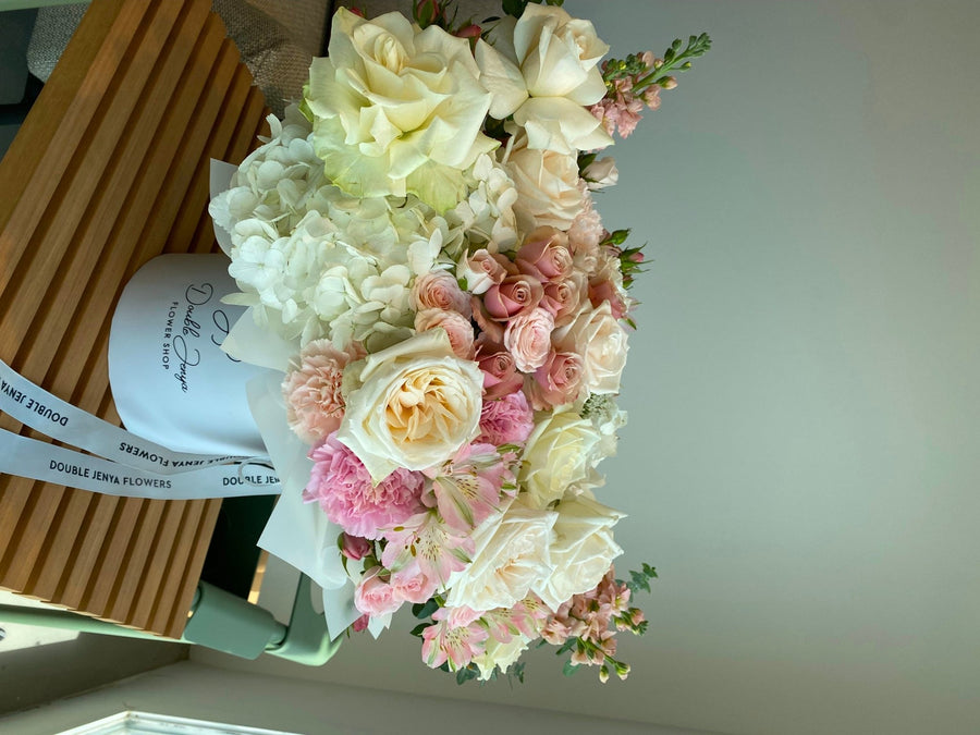 Flower box arrangement Citrine - DJ flowers