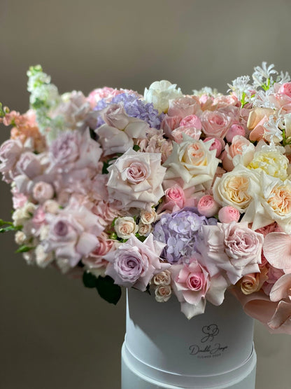 Flower box arrangement Opulent Delight - DJ flowers